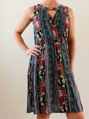 Floral Sleeveless Dress with Keyhole - Black with Pink Floral